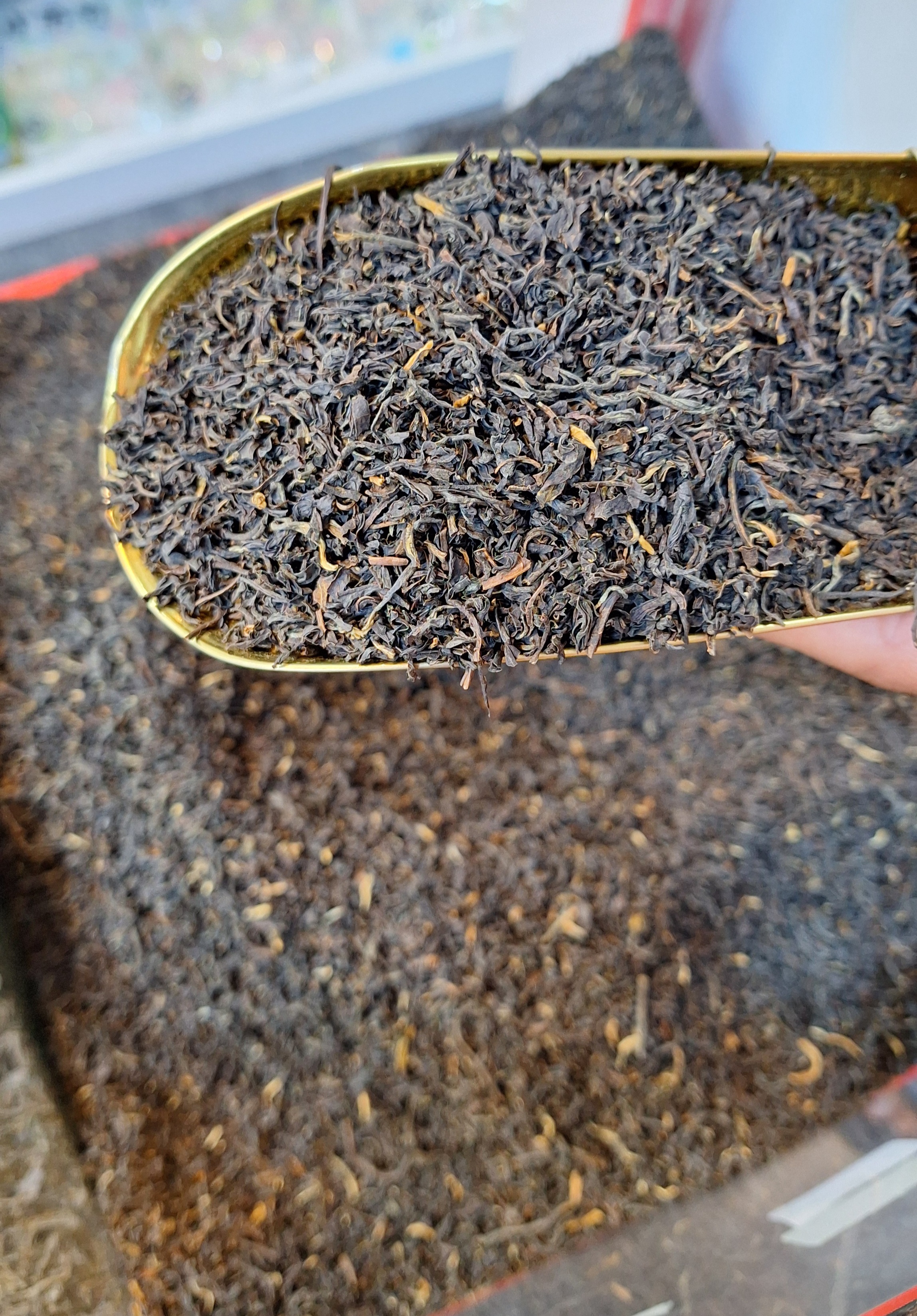 چای شکسته پرسفید اصل سیلان ۵۰۰ گرمی